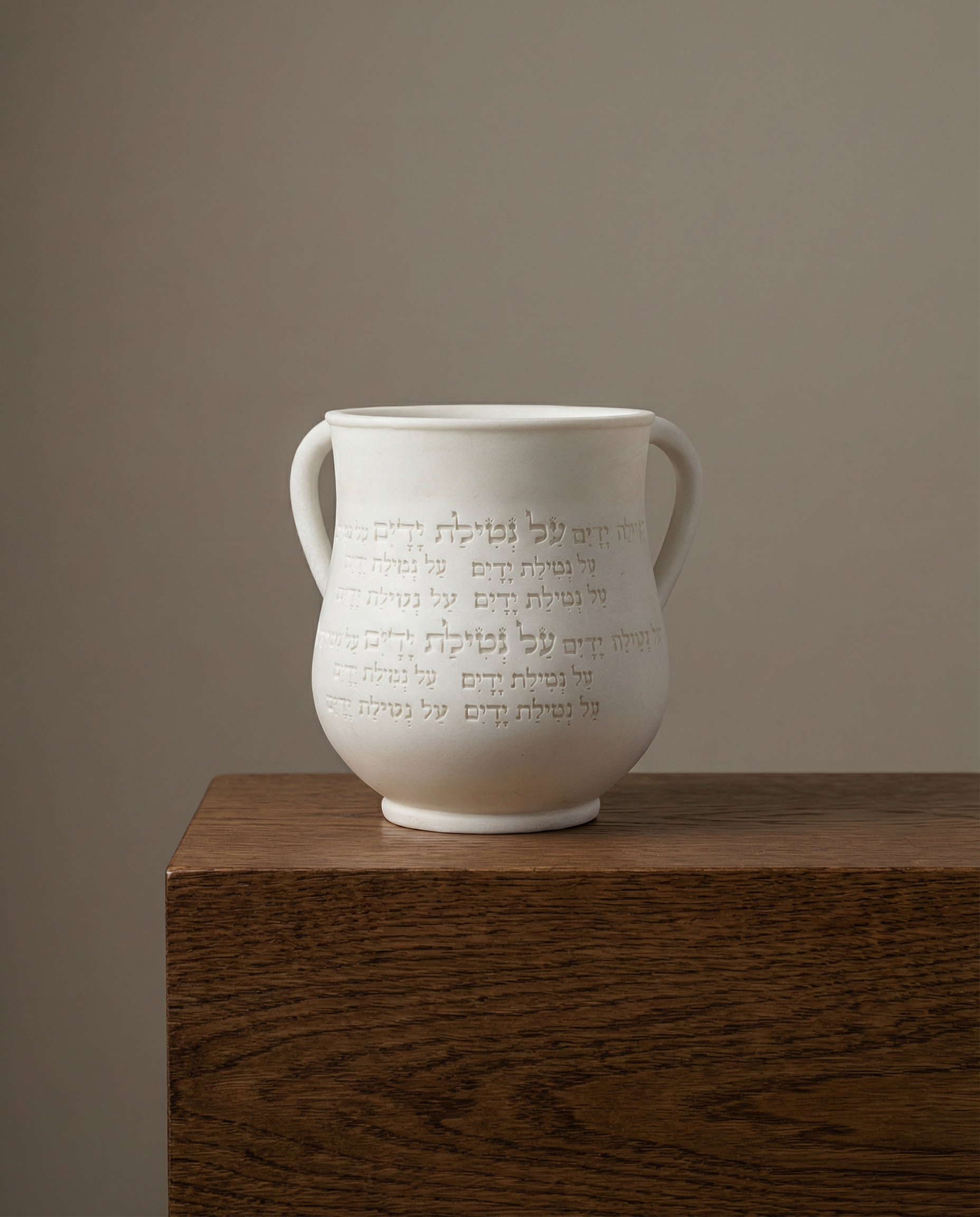 נטלה מהודרת מפולימר 14 ס״מ 130₪