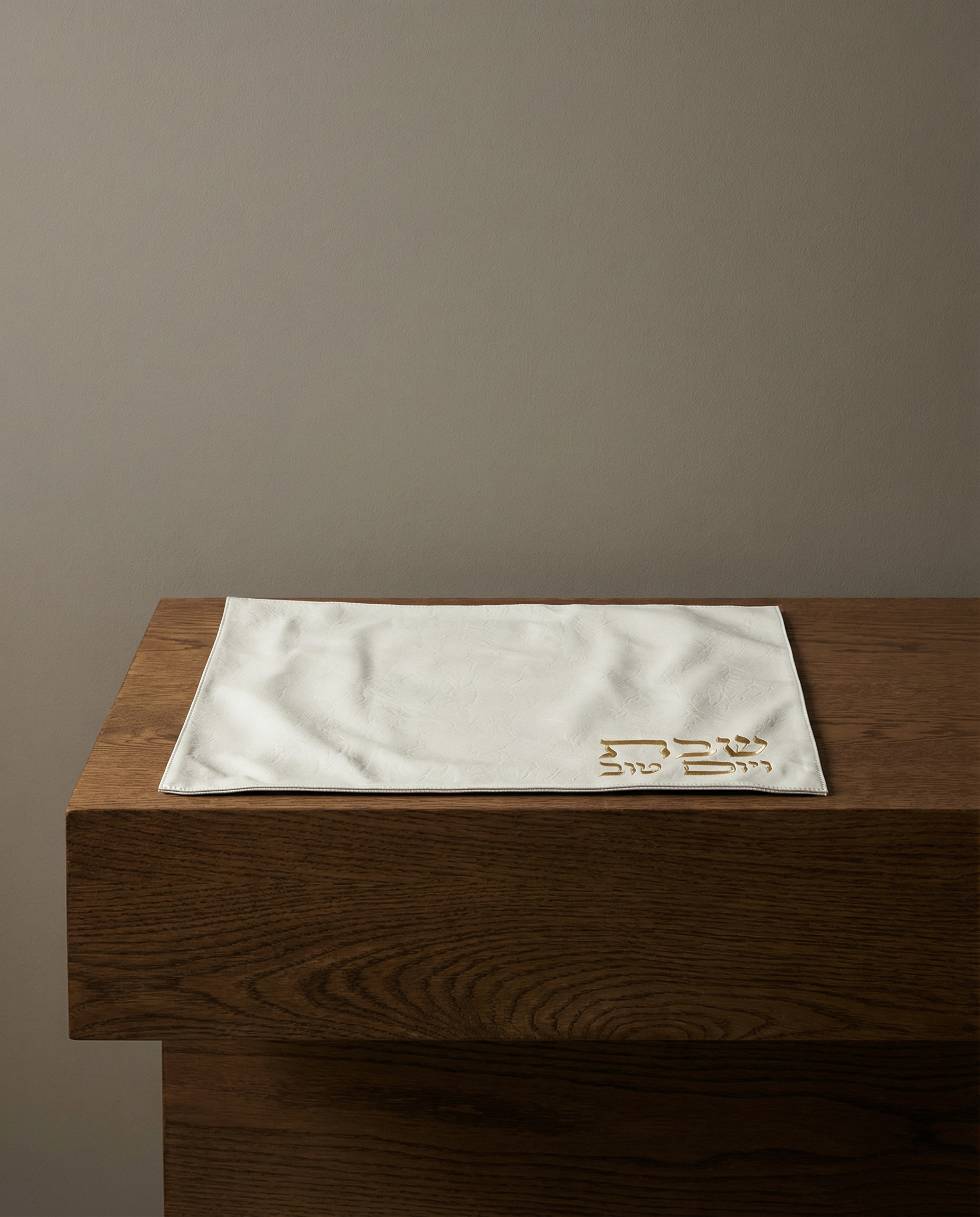 כיסוי חלה שבת ויום טוב דמוי עור לבן 55/45 ס״מ 180₪