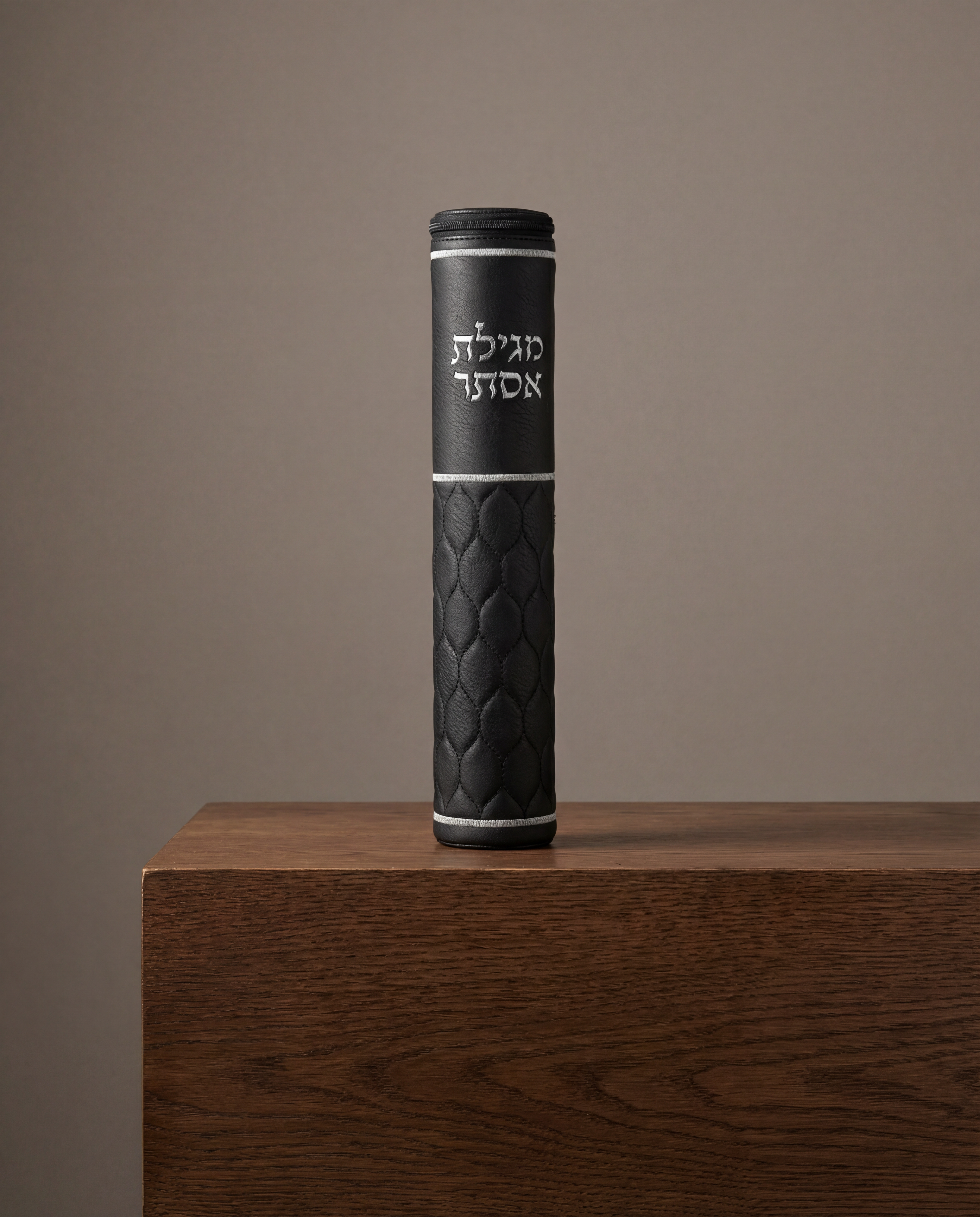 תיק למגילת אסתר 39 ס״מ 320₪