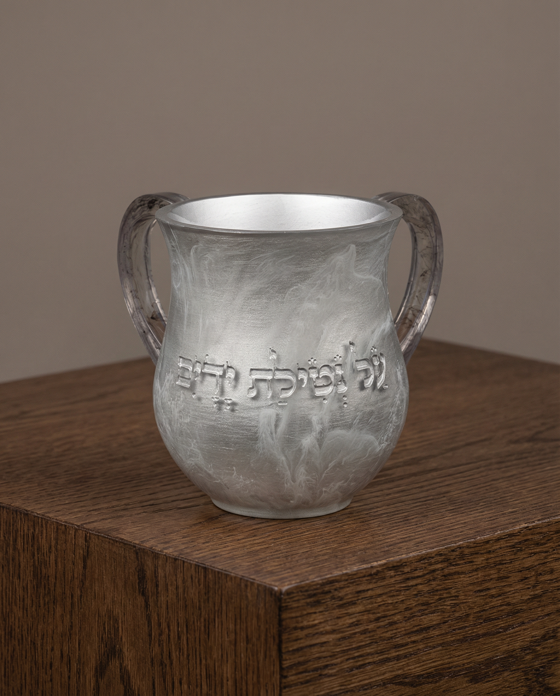 נטלה מהודרת מפולימר 14 ס״מ 130₪