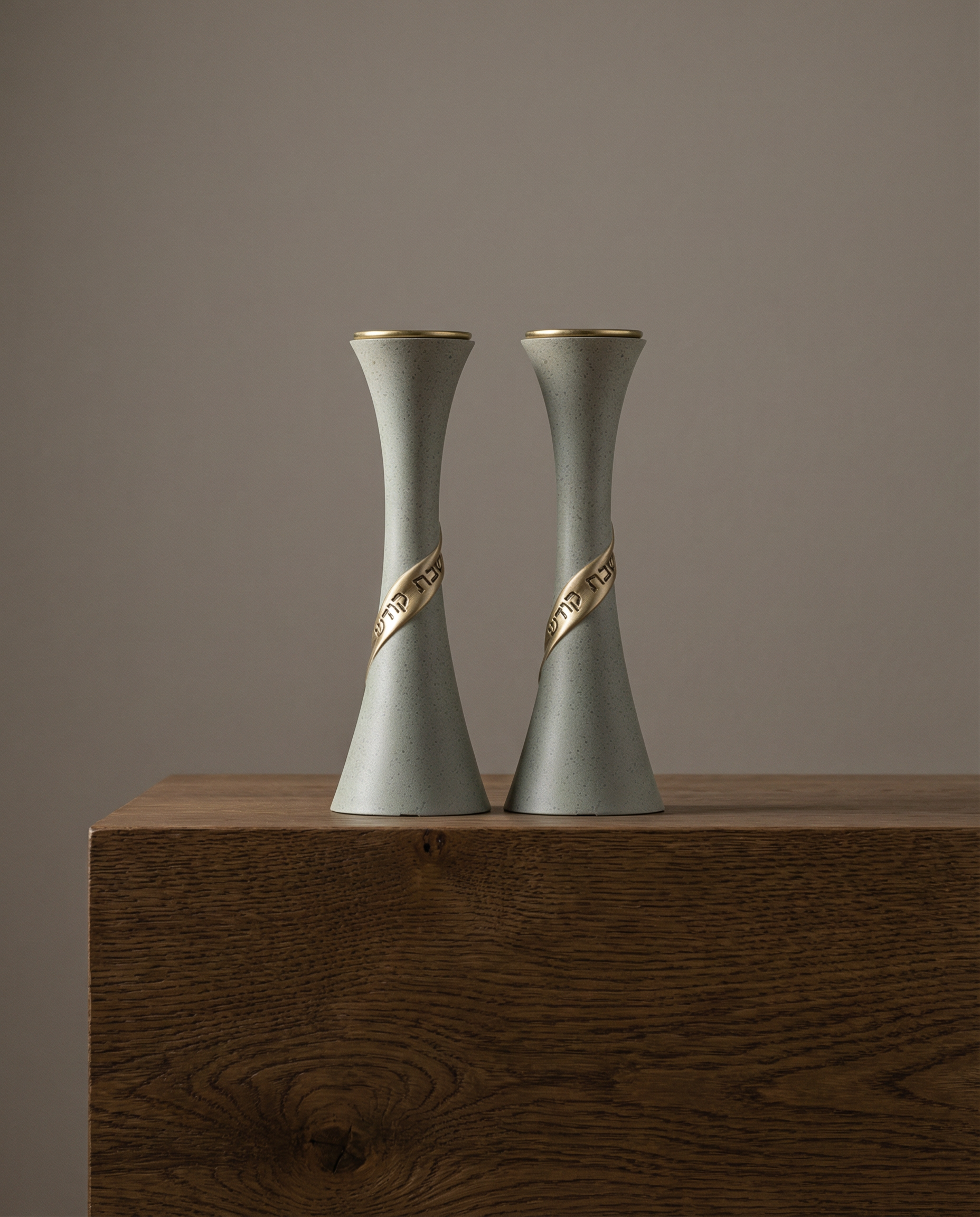 זוג פמוטי פולימר מהודרים ״שבת קודש״ 19 ס״מ