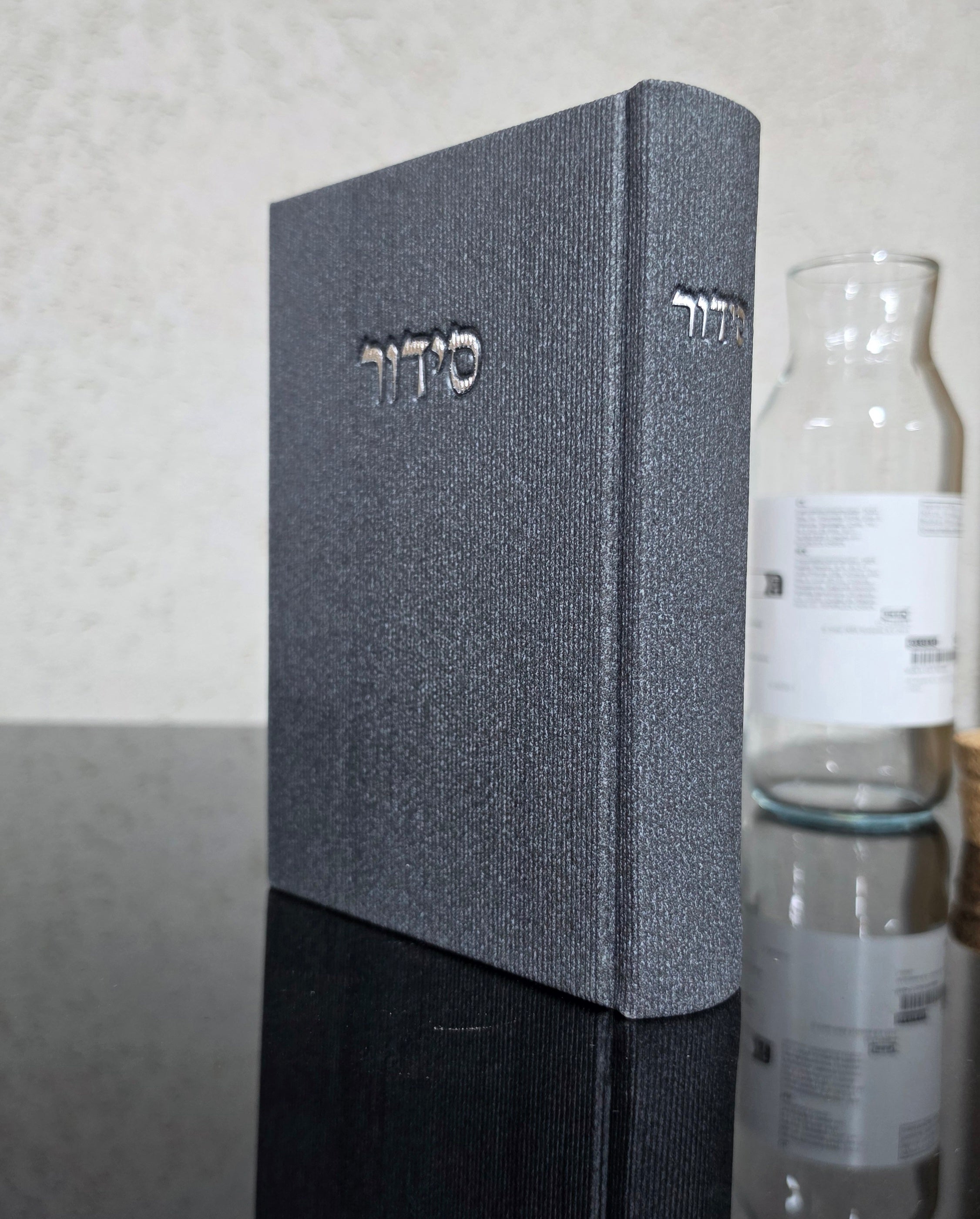 סידור קורדרוי גוון אפור כהה 100₪