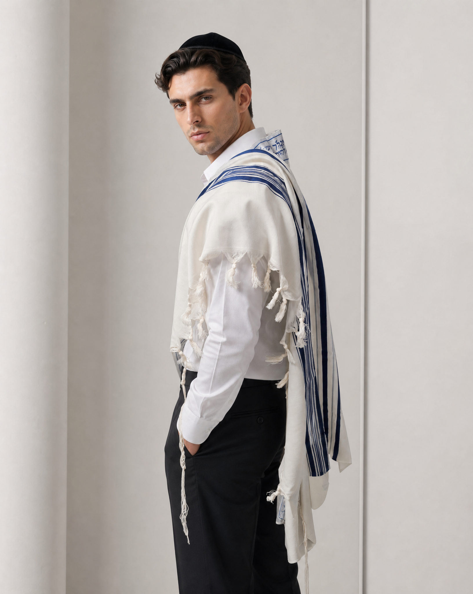 טלית 100% צמר א.א כחול כסף