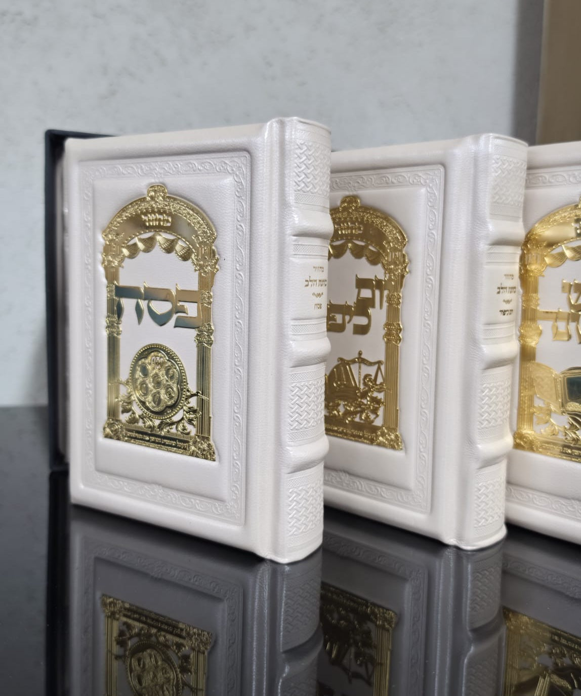 סט מחזורים 100% עור אמיתי גוון אופ וויט ופלקטה ציפוי זהב טהור